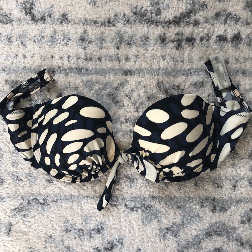 Victoria’s Secret 34C strapless bikini top